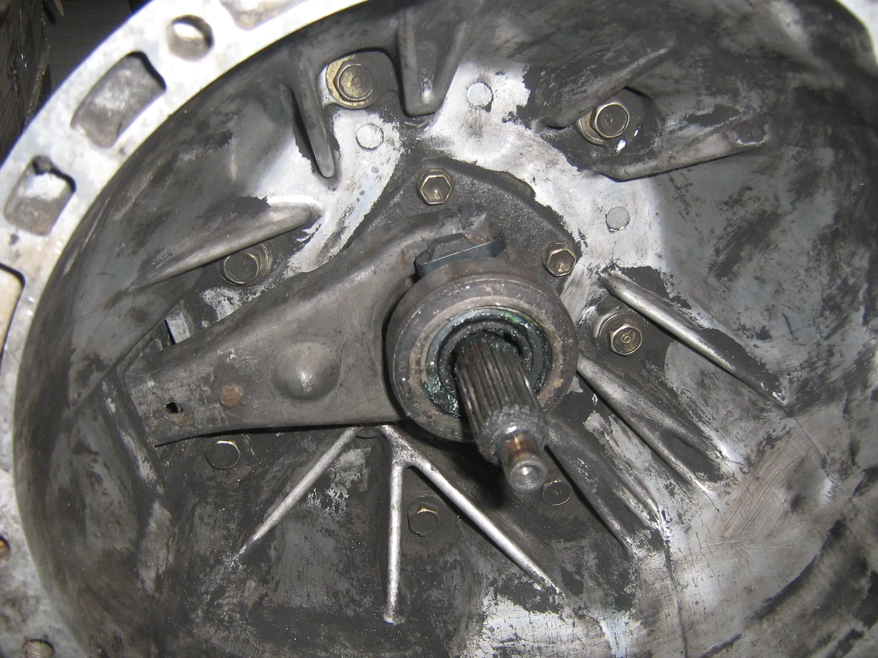 Transmission input shaft with a release bearing and release fork in the bellhousing