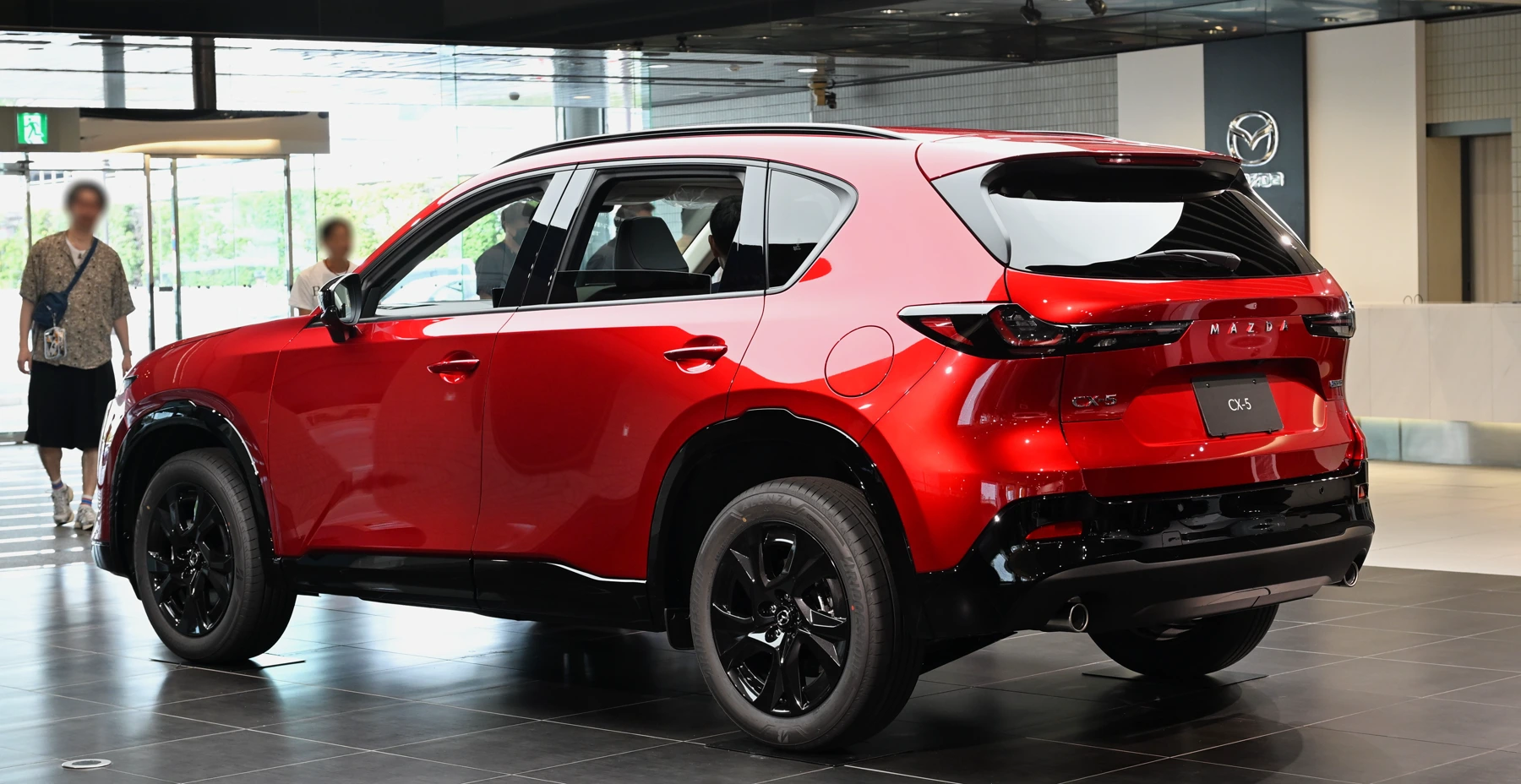 Rear view of a third-generation Mazda CX-5 with separate angular taillamps and Mazda spelled across the hatch